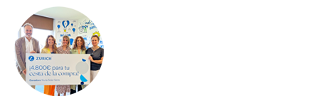 ganadora del sorteo sosteniendo un cheque