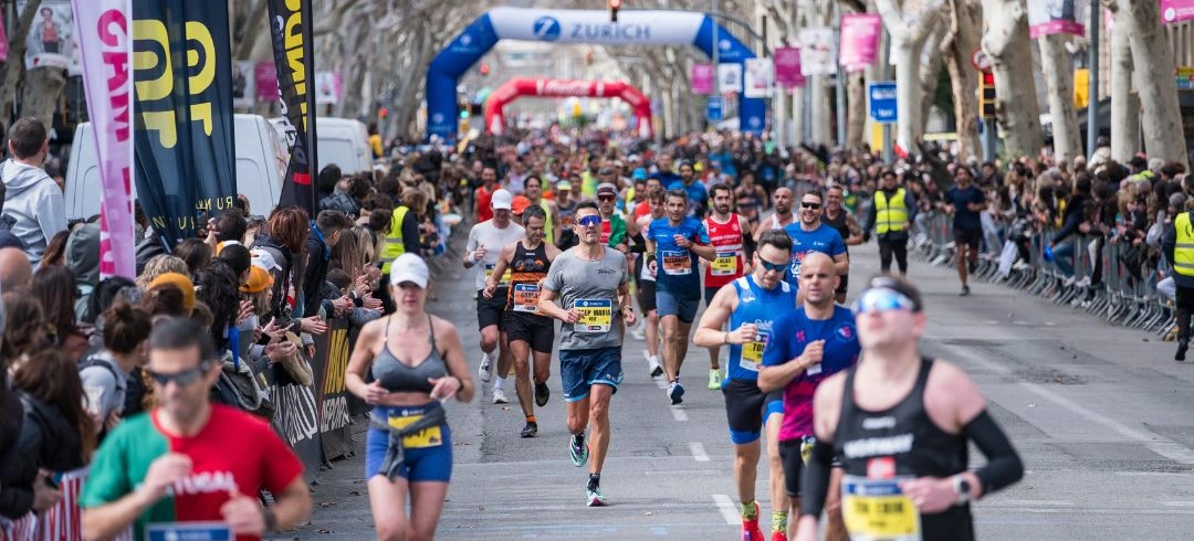 corredores en una maratón