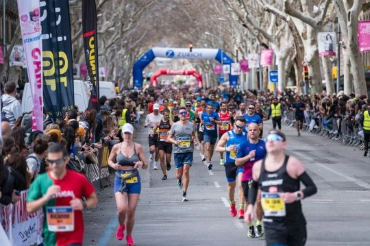 corredores en una maratón