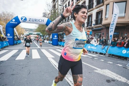 corredora participando en una carrera