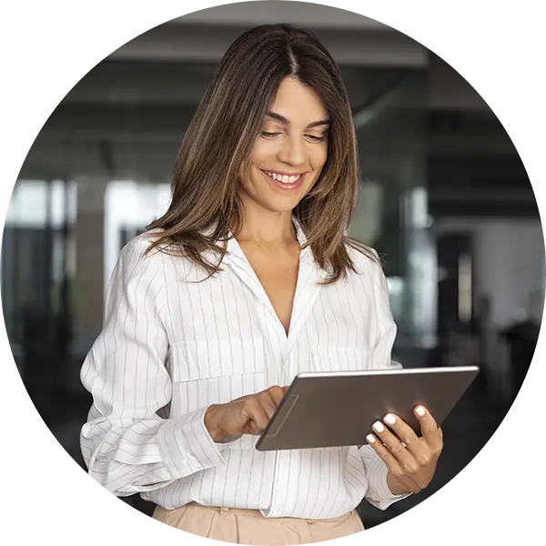 chica consultando tablet