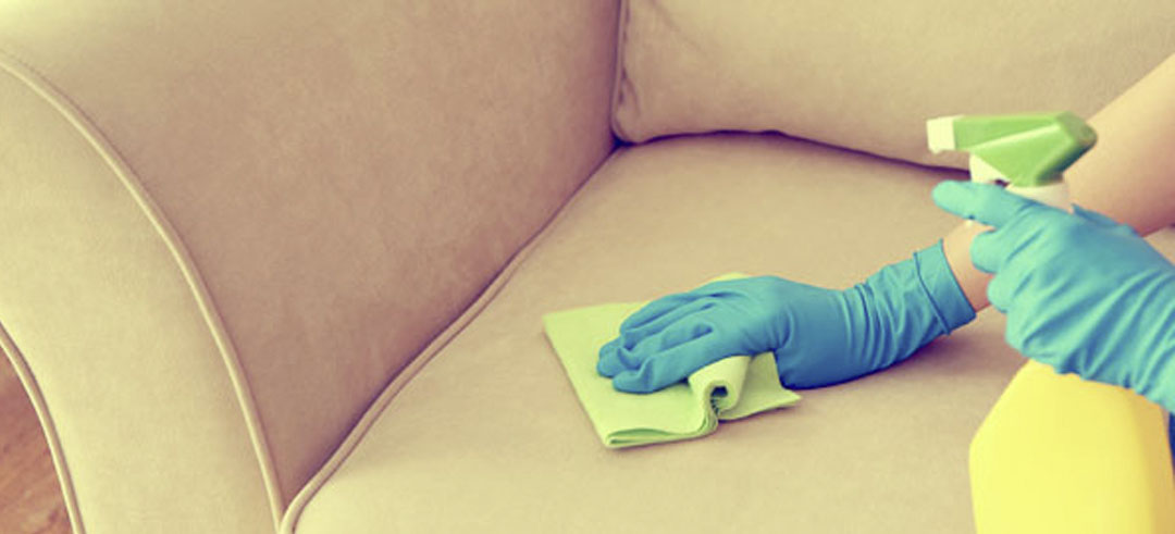 Cómo limpiar un sofá de tela con bicarbonato y vinagre?